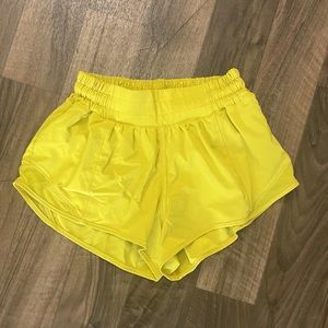 Lululemon Hotty Hot Low-Rise Lined Short 2.5”